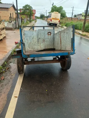 Vendo carroça para carro , top demais * , medindo 1metro e 10 de largura por 1,5 e