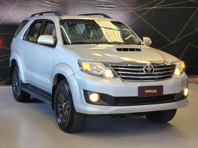 Toyota Hilux SW4 SRV D4-d 4X4 3.0 TDI Dies. AUT 2012