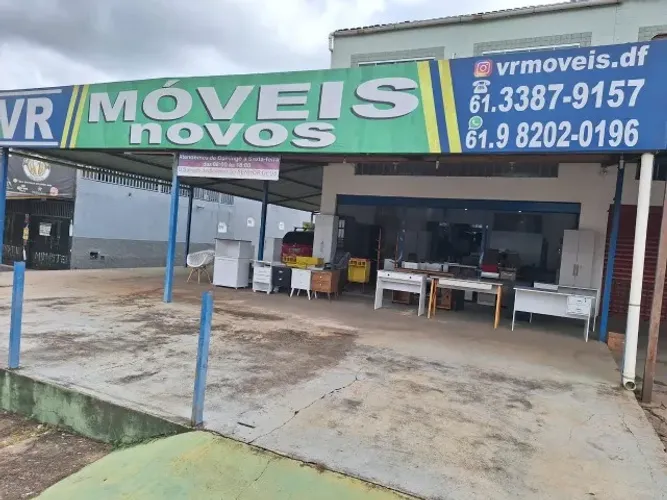 Passo ponto comercial de móveis com mercadorias