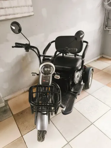 Triciclo elétrico