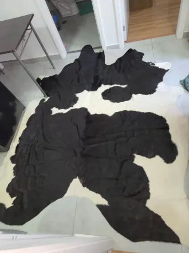 Tapete de couro de vaca (2,6m x 2,2m)