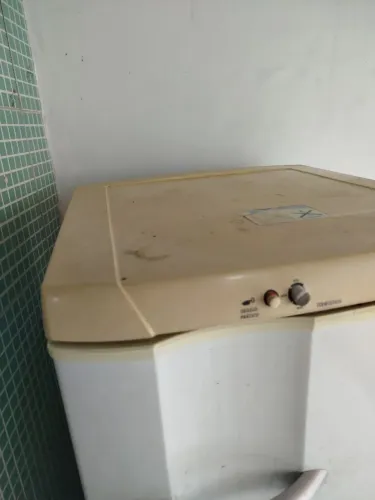 Vende se geladeira