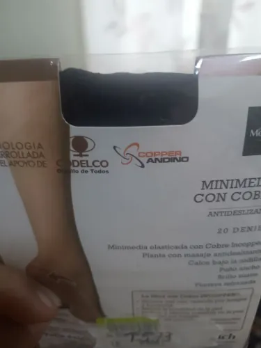 Par de Meias Finas Na Cor Preta Antideslizante MiniMedia Com Cobre