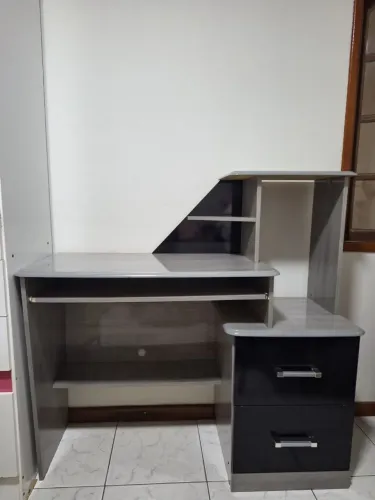 Escrivaninha em ótimo estado