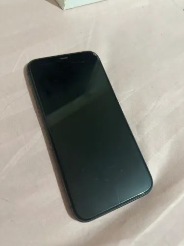 iPhone 11 com trinco na tela