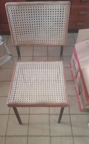 Vendo cadeira de palhinha 