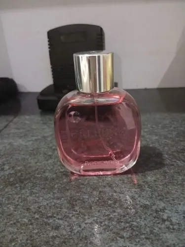 Perfume celebre sua força