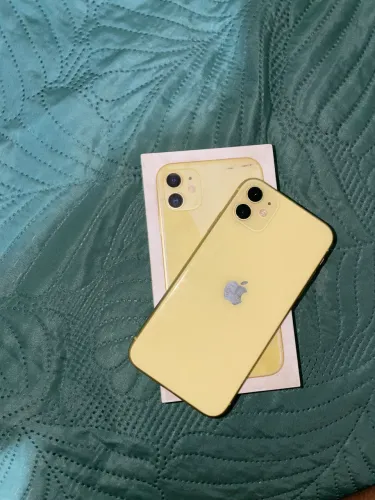 iPhone 11 amarelo