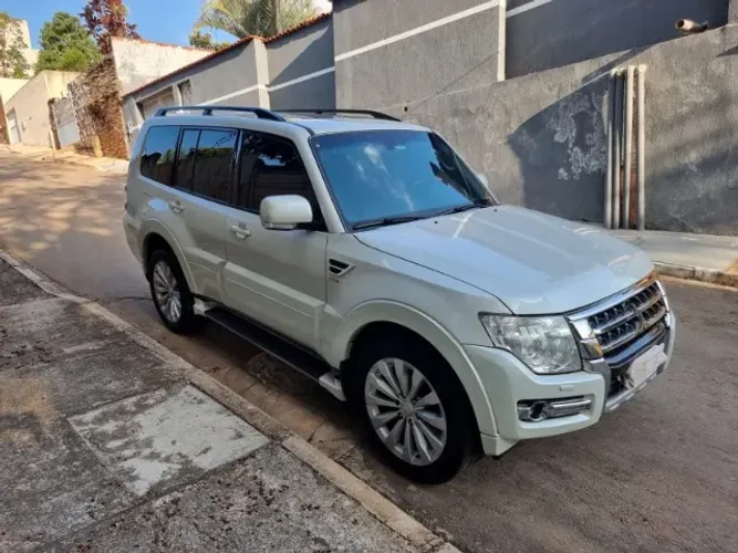 Mitsubishi Pajero HPE Full 3.2 4X4 T.i.dies. 5P AUT 2016