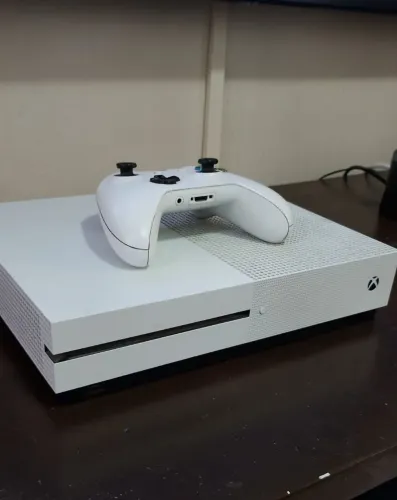 Xbox one S 1T com 1 controle