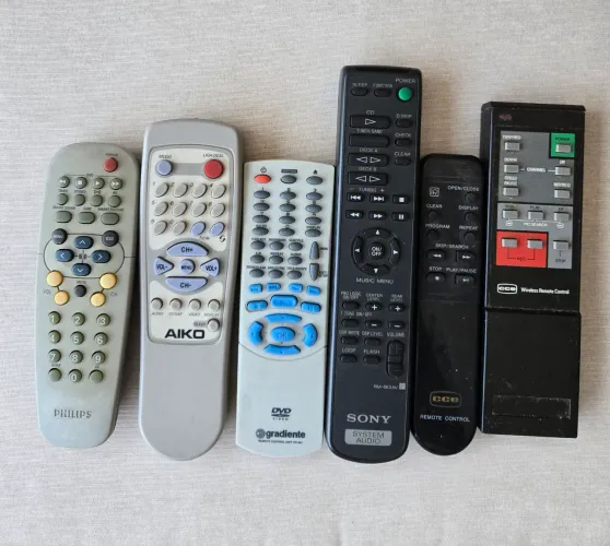 Lote Controles Remotos Antigos Vintage - Sony, Gradiente, Philips, CCE e Aiko (6 Unidades)