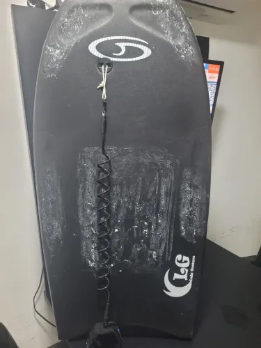 Vendo prancha body board, 41 polegadas,. Perfeito estado de uso.