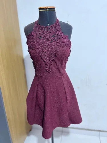 Vestido bordo
