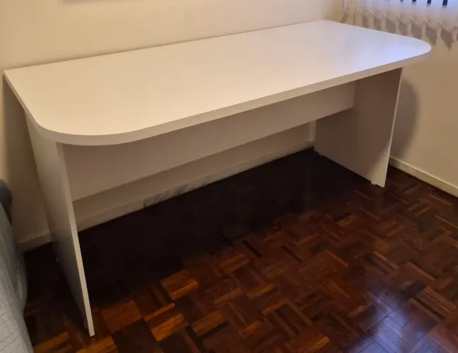 Mesa Grande Espaçosa Branca (1,75m) - Ideal para Home Office, Estudos ou Artesanato