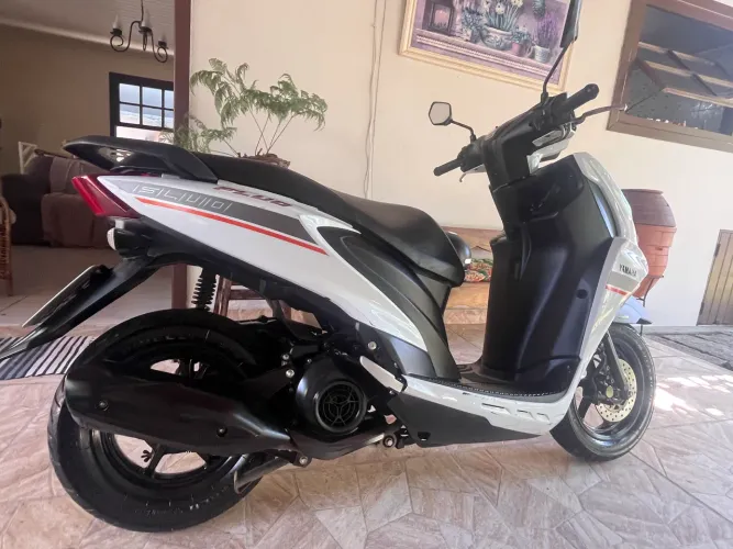 Yamaha Fluo 125 novinha 2023 ipva 26 pago