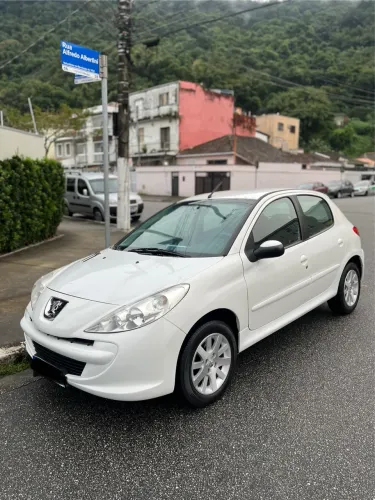 Peugeot 207 Active 1.4 Flex 8V 5P 2014