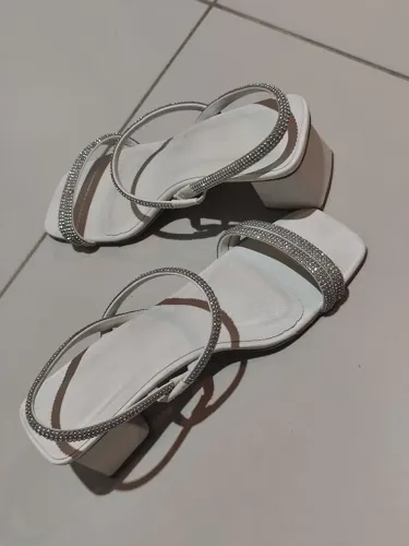 Vendo sandália usada apenas uma vez