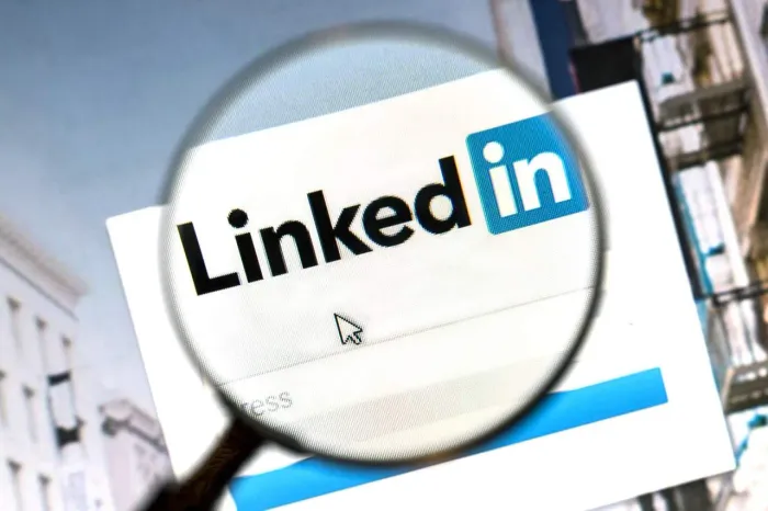 Reestruturação Profissional de LinkedIn - Atraia Recrutadores