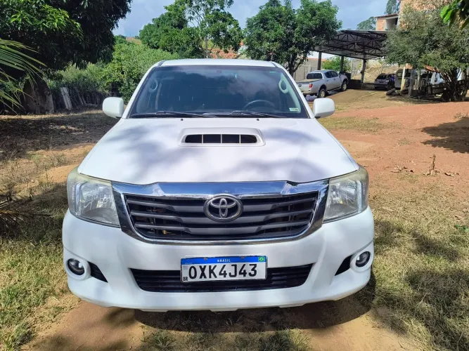 Toyota Hilux CD SR D4-d 4X4 3.0 TDI Dies Aut. 2014