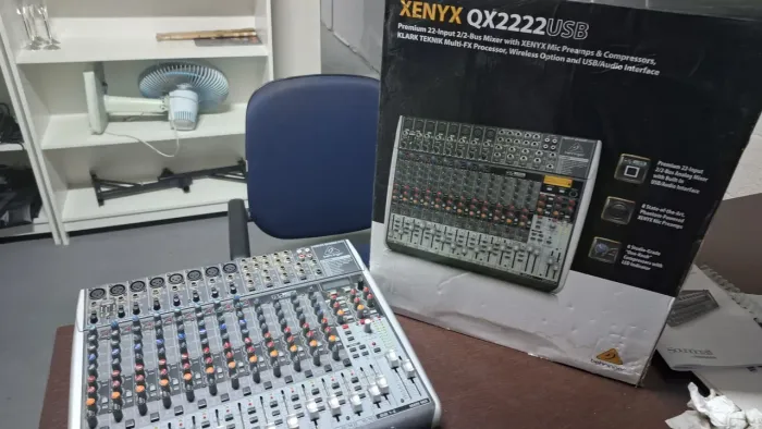 Mesa de som Behringer 18 canais