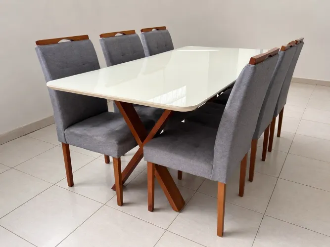 Mesa de jantar com 6 cadeiras