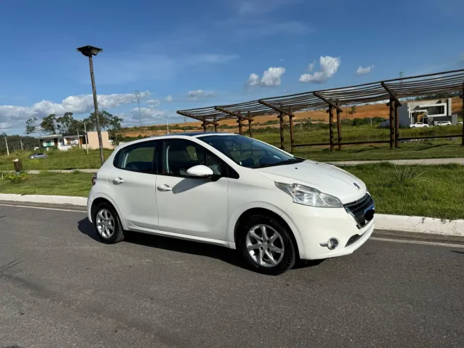 Peugeot 208 Allure 1.5 Flex 8V 5P 2014