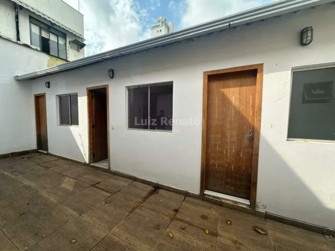 Casa comercial/residencial com 232 m² na Avenida do Contorno, Santa Efigênia