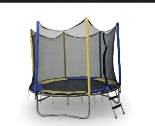 cama elástica grande com 3 metros , excelente! 