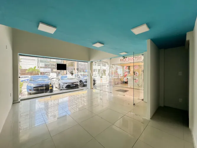Loja comercial para locação na Galeria Via Della Fontana, na Av. Conselheiro Aguiar 90m²,