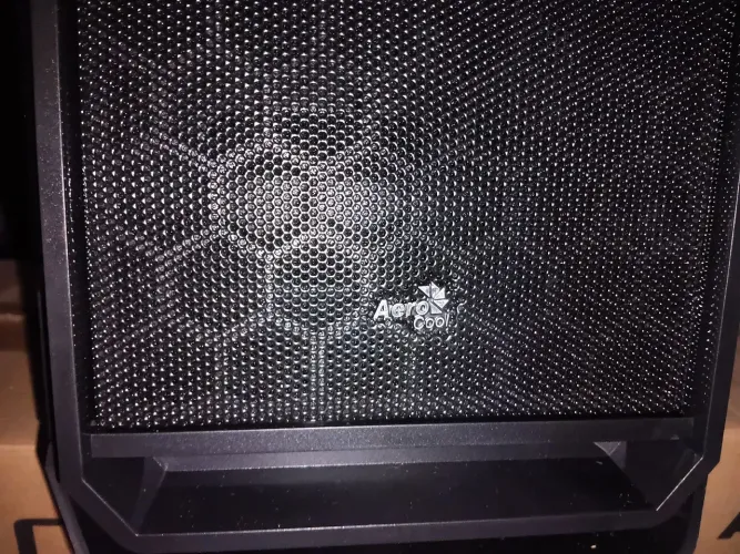 Vendo este Gabinete Aero Cool Windows Torre por necessidade de urgência
