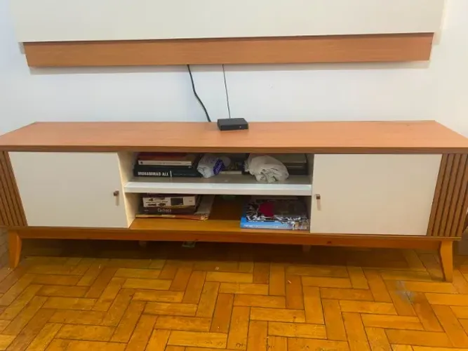 Vendo Buffet/ Rack de MDF de ótima qualidade. Estilo retrô.