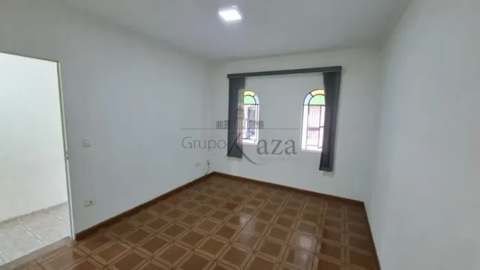 Casa - Bosque dos Eucaliptos - 3 Dormitórios - 120m²