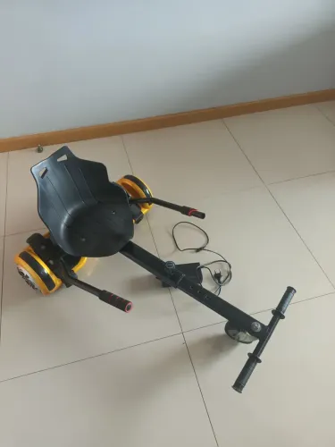 Hoverboard com assento acoplado