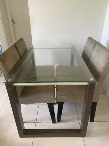 Vendo mesa de jantar usada