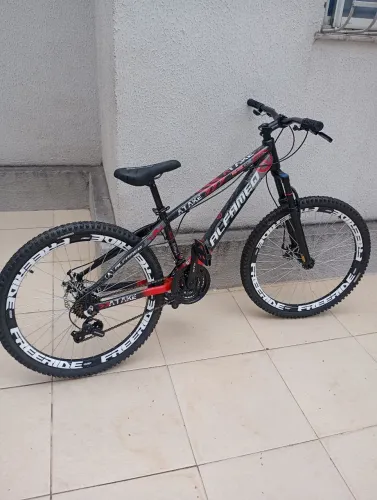 Bicicleta BMX Alfameq Atake 26 Aro 21V Freio Disco Quadro 13 Preto/Vermelho 
