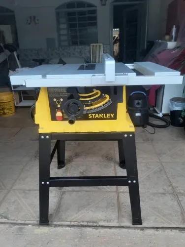 Serra de Bancada Stanley Modelo SST1801 Potência de 1800W para Cortes Eficientes 220V