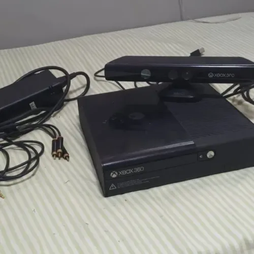 XBOX 360 BLOQUEDO FUNCIONANDO PERFEITAMENTE JA VAI COM TUDO QUE TA NA FOTO