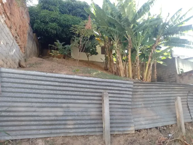 Excelente lote com 02 casas de 50 metros quadrados com 2 quartos...ACEITO CORRETOR PARA VE