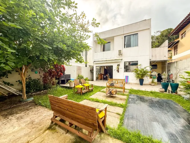 Casa com 4 dormitórios à venda, 160 m² por R$ 799.000,00 - Itaipu - Niterói/RJ