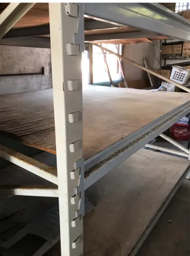 Estante para empilhar tecidos ou outros materiais