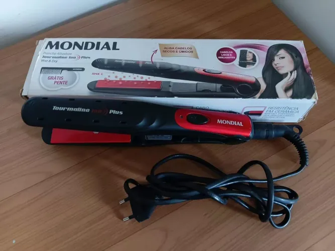 Prancha de cabelo Mondial seminova