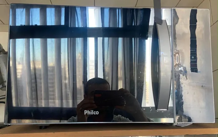 Microondas espelhado linha premium Philco 220v funcionando perfeitamente ( falta o prato)