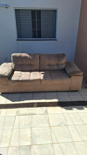 Sofá 3 lugares.
