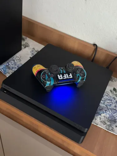 PlayStation 4 Slim desbloqueado