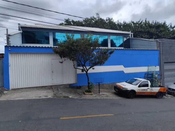 Casa para Venda em Belo Horizonte, Diamante, 4 dormitórios, 2 suítes, 1 banheiro, 6 vagas