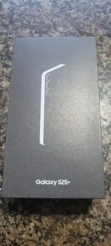 Samsung s25 plus 512gb 1 ano de uso, estado de novo com nota fiscal. 