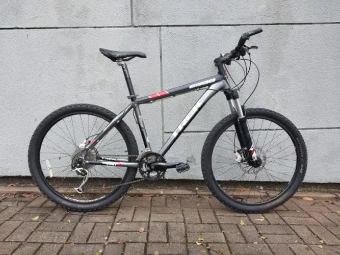Bicicleta TREK 6300 com 27 marchas