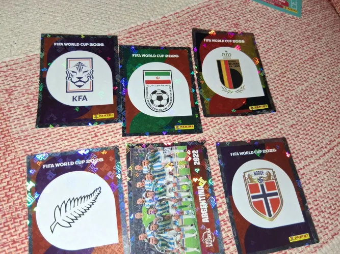 Vendo figurinha brilhante da Copa do Mundo cada