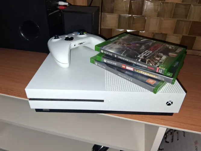 Vende-se Xbox One S