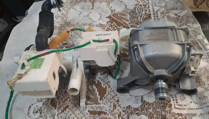 Vendo motor e bomba .Aquino de lavar samsung usados